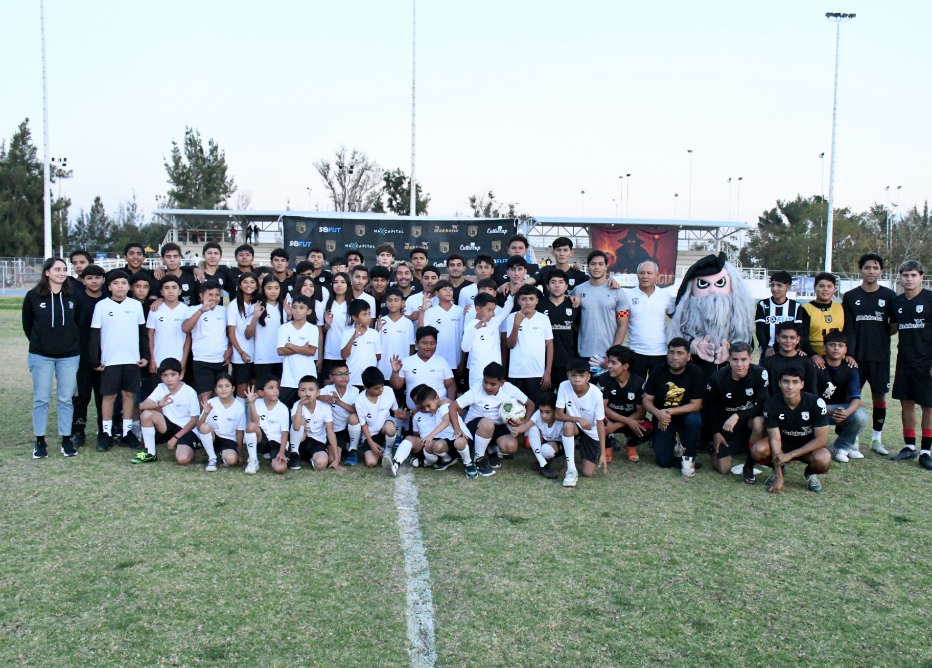 Equipo, academia y comunidad Mägos